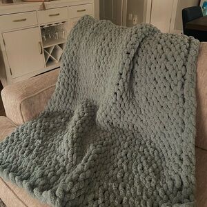 Chunky Knit Throw Blanket (Handmade)